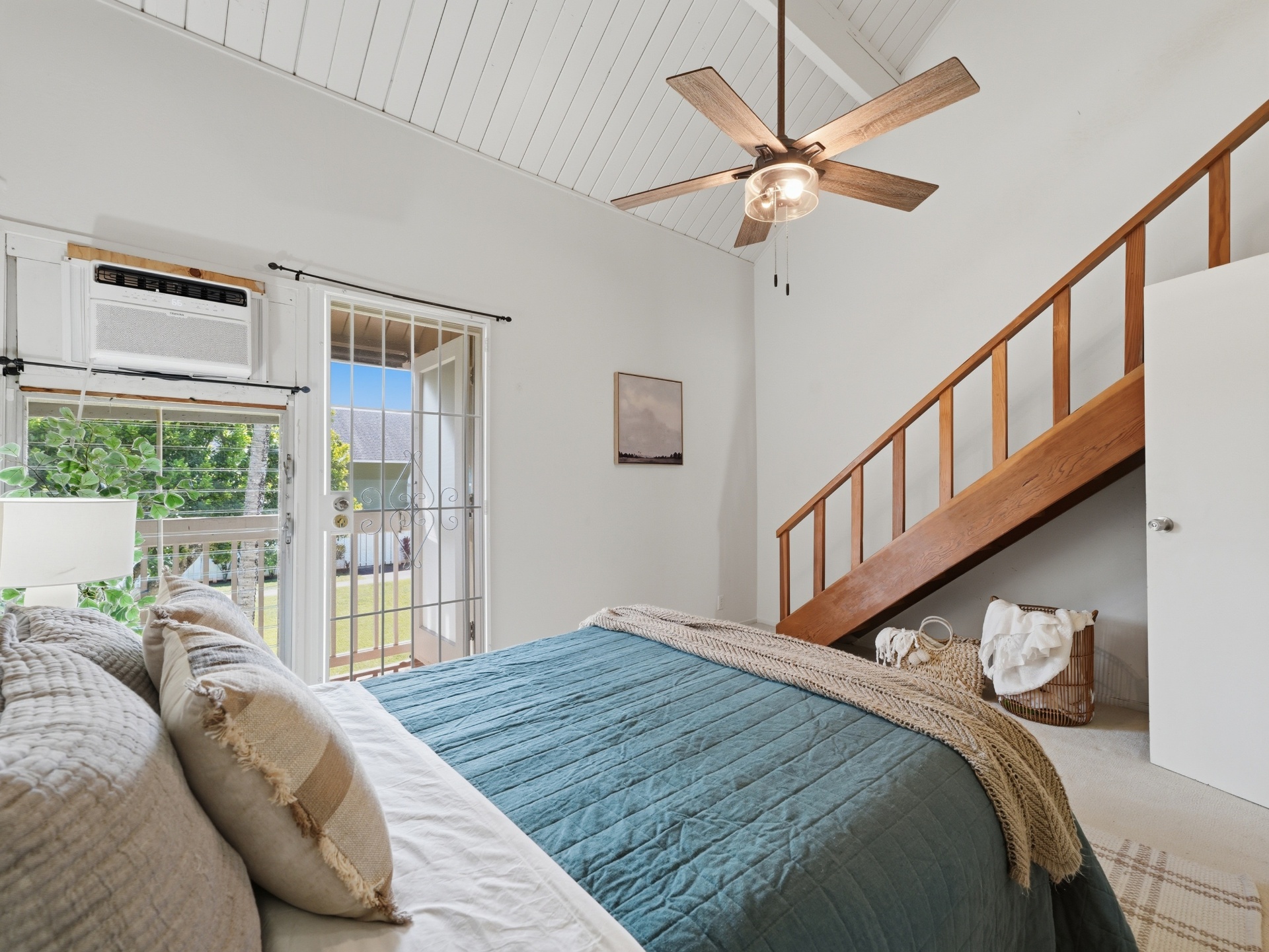 Bedroom with vaulted ceiling, lanai access and natural light