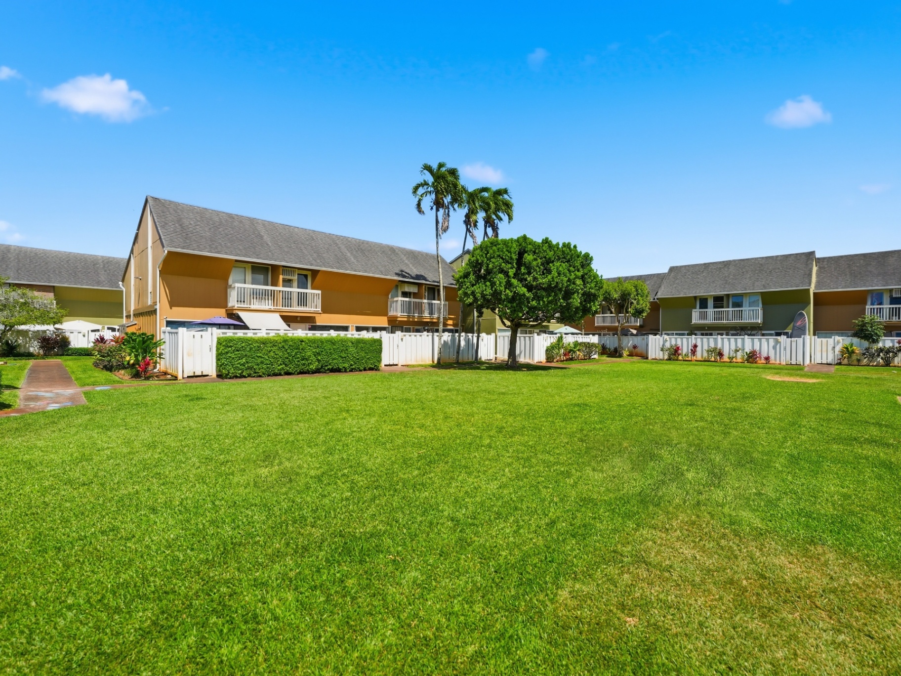Wide view of Mililani Manor lawn between rows of townhomes